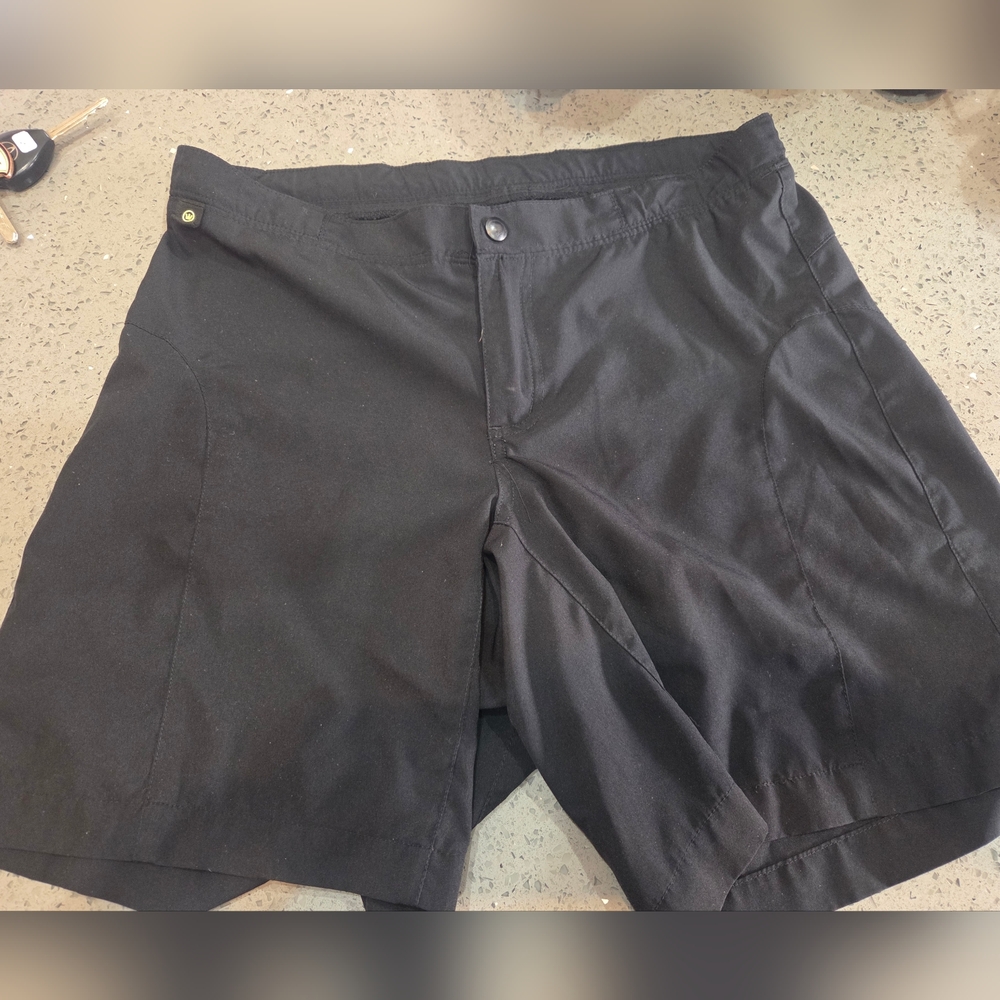Canari Men's Black Flat Front Shorts